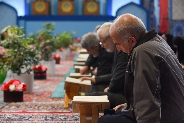 جزء‌خوانی قرآن در مصلای کرج‎