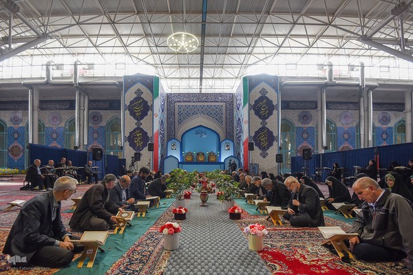 جزء‌خوانی قرآن در مصلای کرج‎