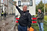 Le leader néerlandais de Pegida déchire le Coran devant l'ambassade turque