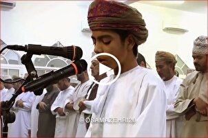 Oman: Qari adolescente recita il Corano|VIDEO