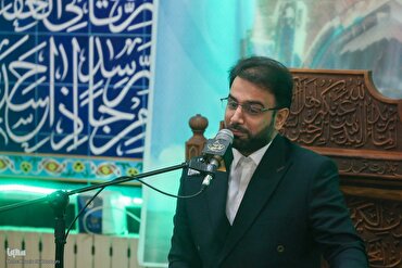Si Qassem Moqaddami sa Hanay ng Iranianong mga Qari na Nagbabasa ng Quran sa Karbala sa Arbaeen 2025