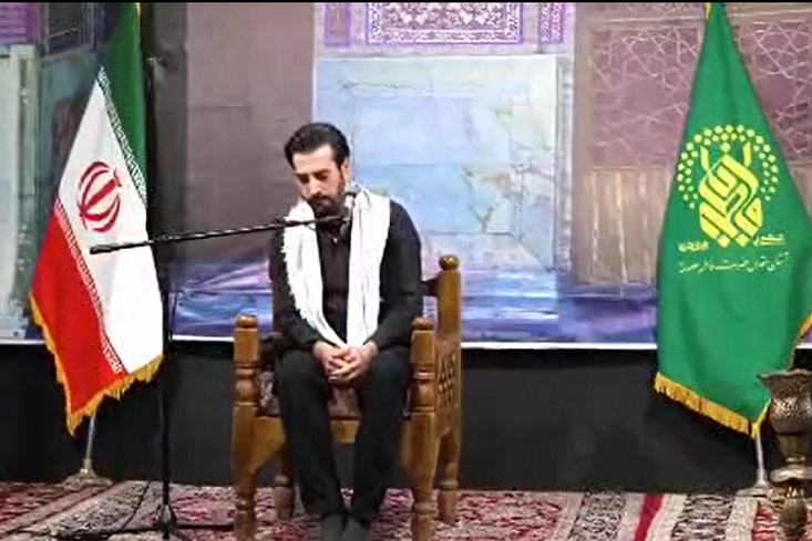 Qaris Iranianos Recitam Alcorão em um Moukeb em Karbala