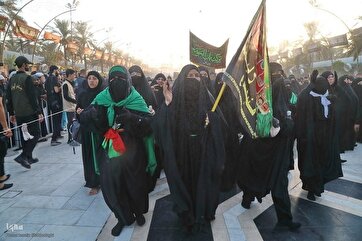 Em Imagens: Milhões Observam o Arbaeen 2025 Enquanto a Noite Cai sobre Karbala