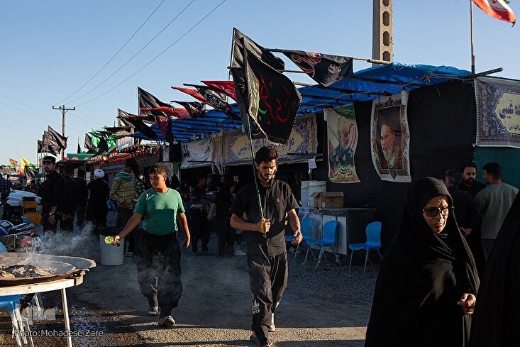 Em Imagens: Peregrinos Caminhando para Mashhad Antes do Aniversário do martírio do Imam Reza(A.S)