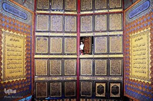 阿克巴尔《古兰经》博物馆中最大的木制《古兰经》