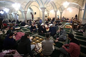 阿卜杜勒·阿齐姆大清真寺举行坐静仪式
