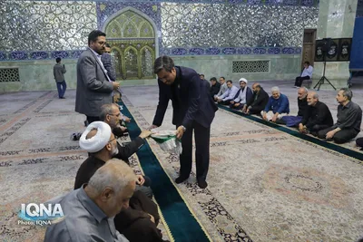 غبارروبی حرم حضرت معصومه (س) توسط جامعه قرآنی 